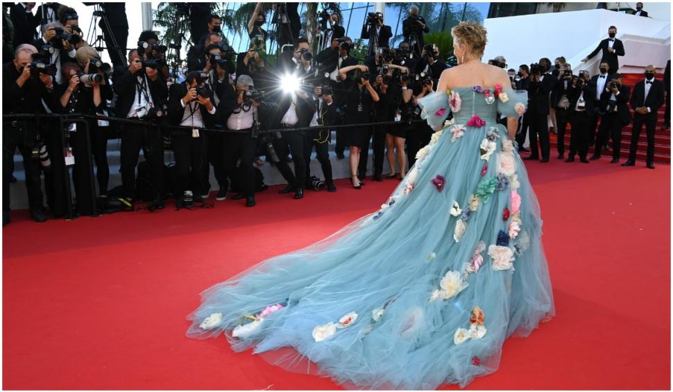 Sharon Stone, apariție de senzație la Cannes cu o creație Dolce&Gabbana. Actriţa în vârstă de 63 de ani a captivat toate privirile 716912