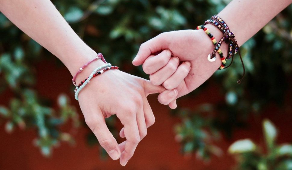 Două surori minore românce, vândute de părinți în Spania și obligate să se căsătorească