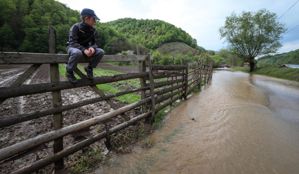 Cod galben de inundaţii pe râuri din judeţele Mureş, Alba, Hunedoara, Braşov şi Sibiu