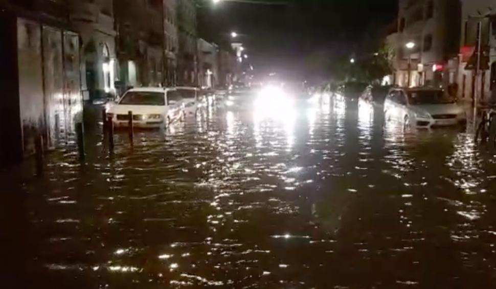 Inundații în Cluj-Napoca, după o furtună de 30 de minute. Mașini sub apă, copaci căzuți, cabluri de electricitate rupte 717400