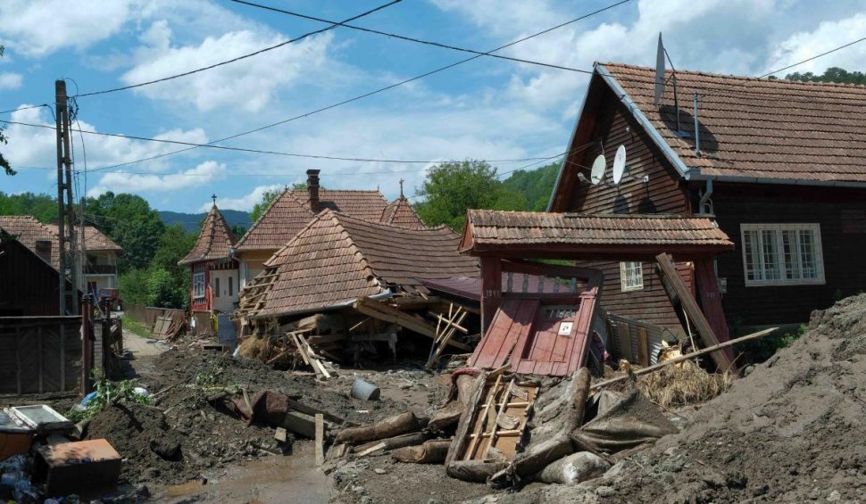 Oamenii din localitățile afectate de inundații din județul Alba vor primi ajutoare din rezervele de stat
