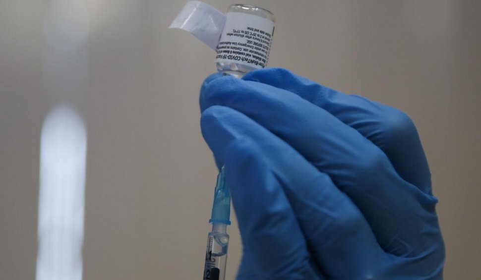 Sindicaliştii ameninţă cu procese dacă Ministerul Sănătății obligă medicii nevaccinați să facă teste pe banii lor: ”Nu putem să consumăm aşa jumătate din salariu”