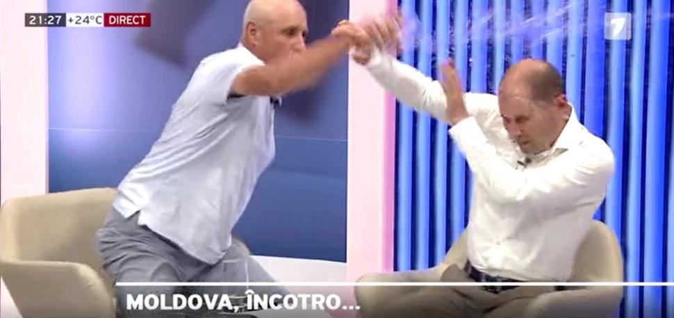 Bătaie între doi politicieni, într-un platou de televiziune din Republica Moldova. Unul dintre ei a rămas inconștient 717812