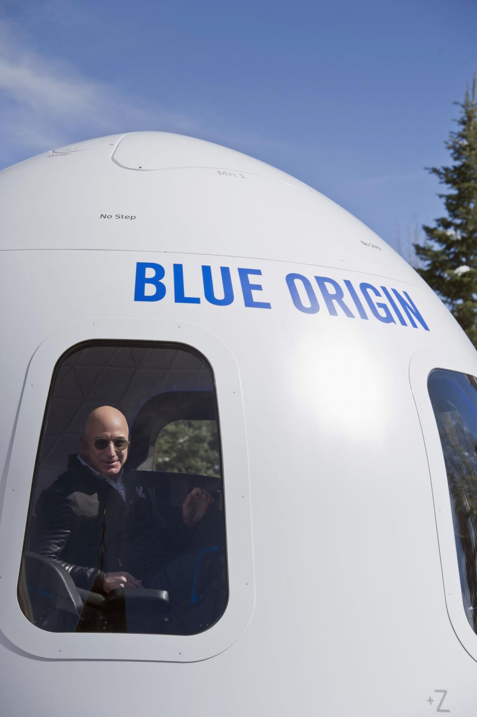 Primul miliardar al lumii zboară în Cosmos de pe locul 2. Jeff Bezos a fost devansat cu 9 zile de Richard Branson 717699