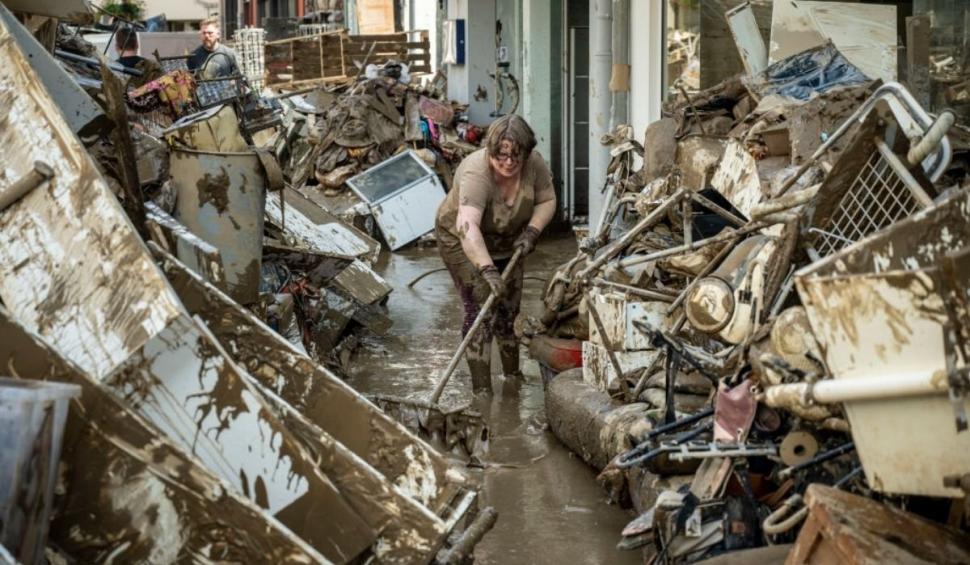 Mai mulți români s-au apucat să fure în zona dezastrului din Germania. Poliția federală, în alertă: Raportați persoanele și vehiculele suspecte 717632