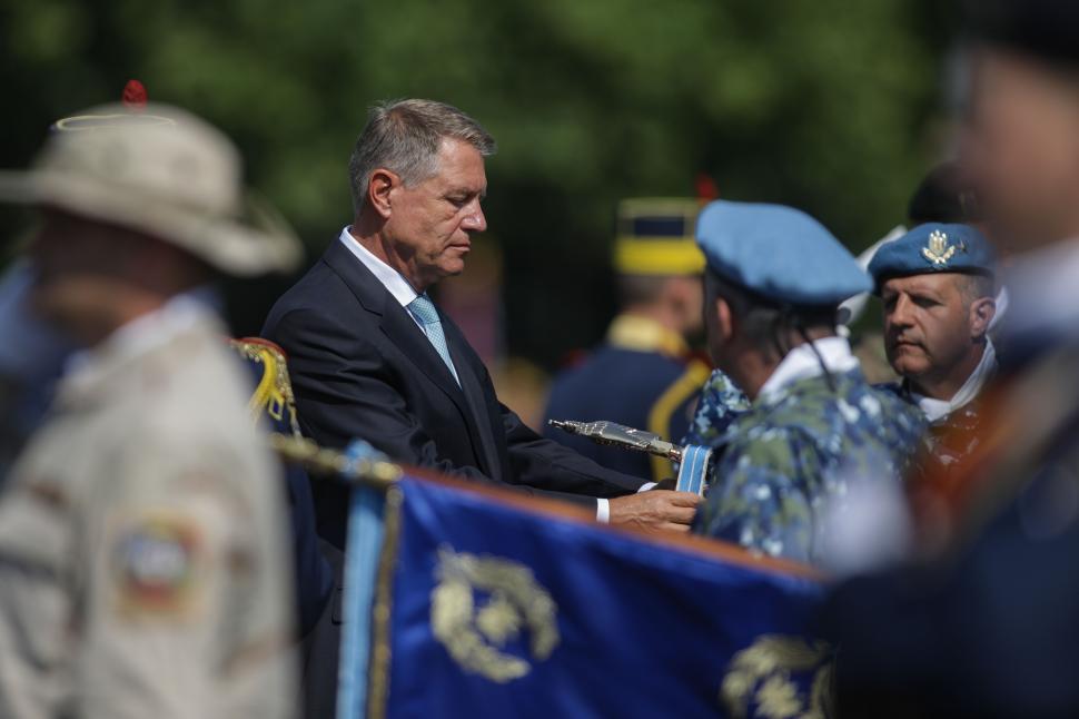 Klaus Iohannis, mesaj pentru militarii români din Afganistan: ”Dragi militari, bine ați revenit acasă, ați scris istorie!” 717914