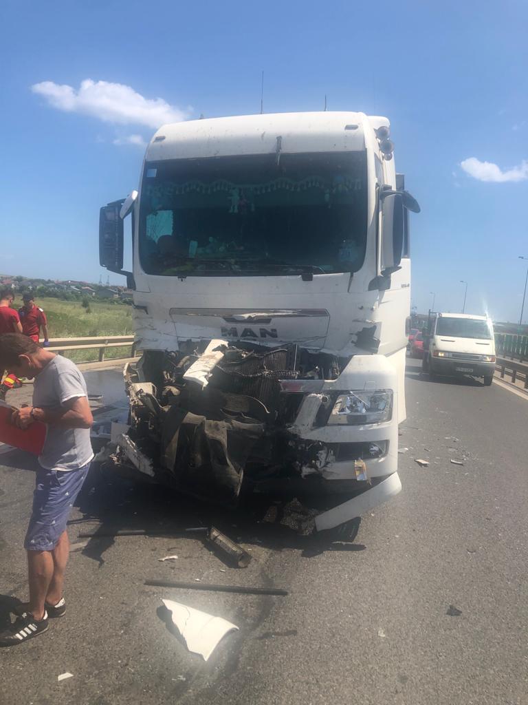 Trei camioane, accident devastator pe autostrada A4, în Constanţa 717941