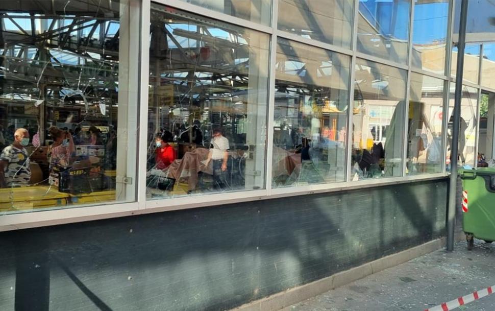 Van Damme din Câmpina lovește din nou. După ce a fost arestat în trecut pentru viol, acum sparge geamurile de la un centru comercial 718059