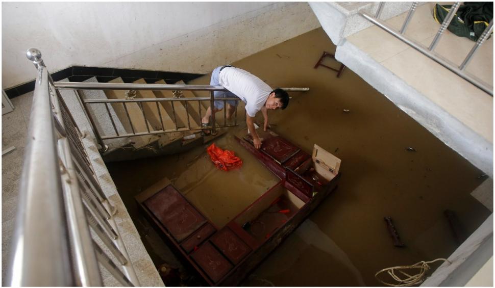 Nou bilanț al inundațiilor din China: 33 de morţi şi 8 dipăruţi 718123