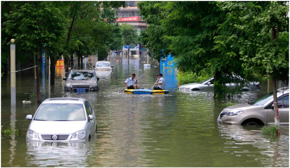 Nou bilanț al inundațiilor din China: 33 de morţi şi 8 dipăruţi 718125