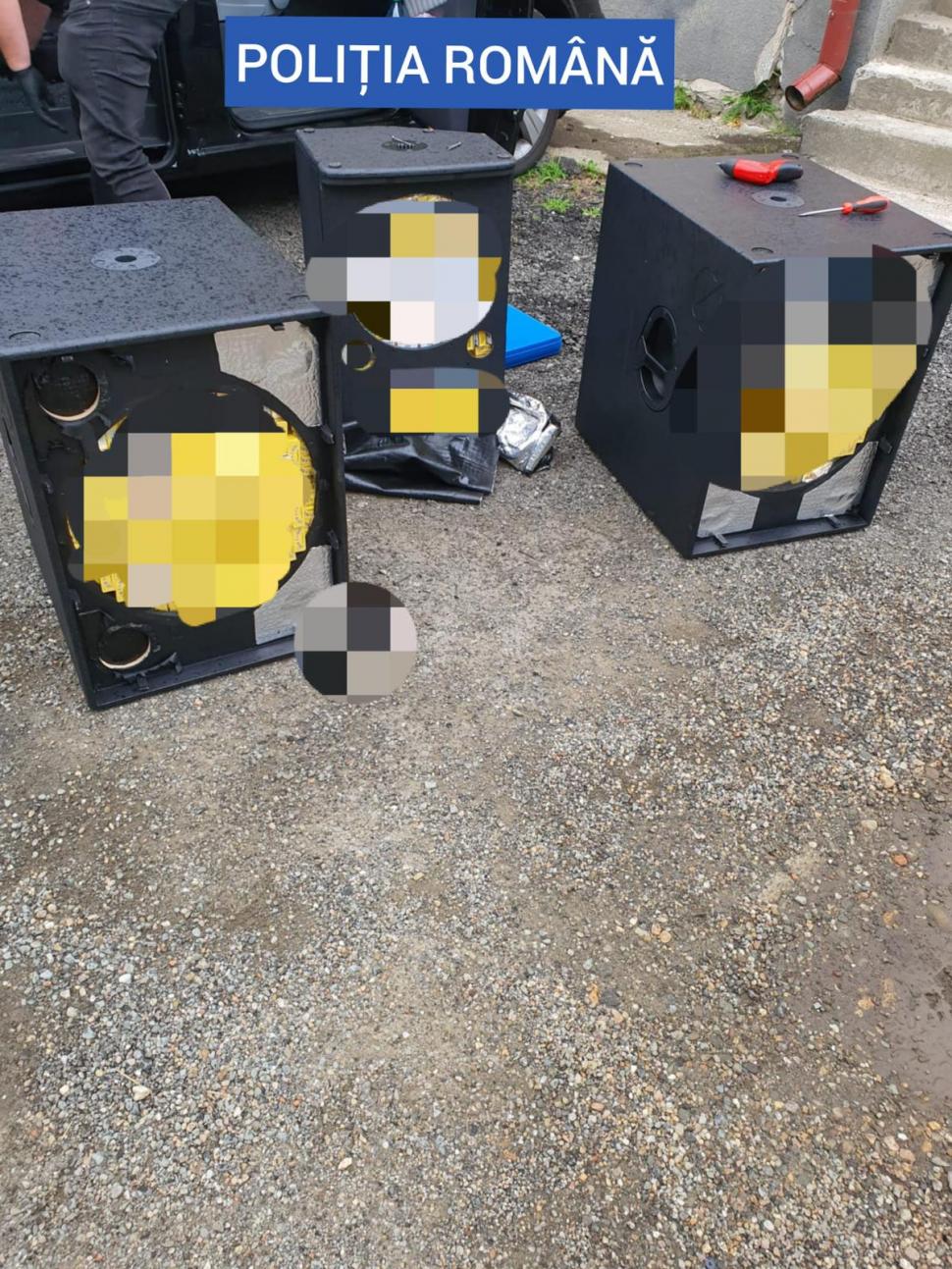 Contrabandă cu țigări ascunse în boxe. Peste 5.200 de pachete, confiscate, în Maramureș 718230