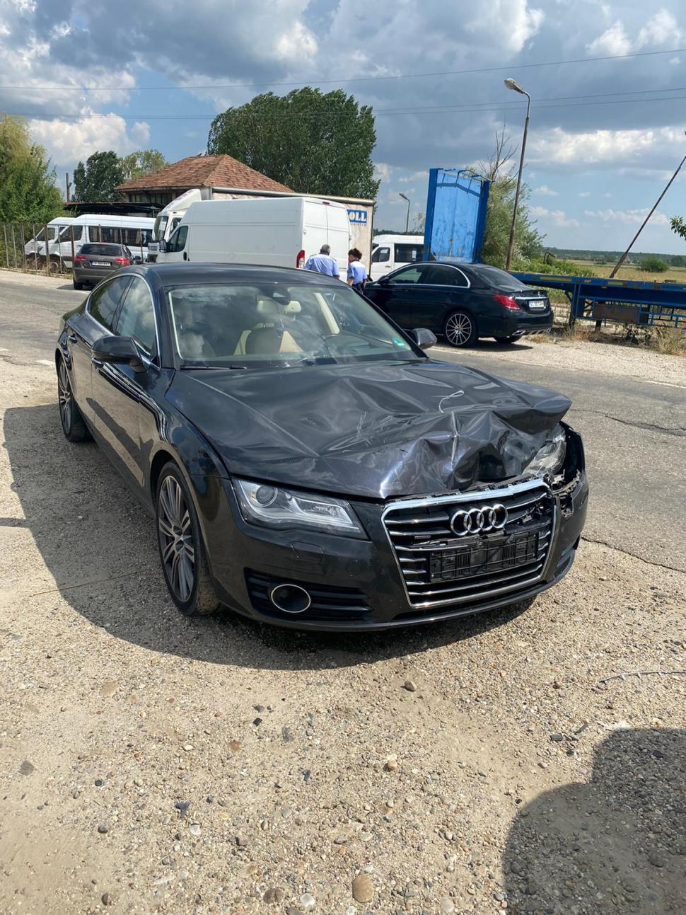 Un bărbat a fost snopit în bătaie cu macete şi bâte, după o şicanare în trafic, la Olt 718309