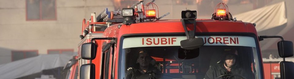 Incendiu la o hală de reciclare din Ilfov, 10 persoane sunt rănite, din care şase au arsuri şi sunt intubate