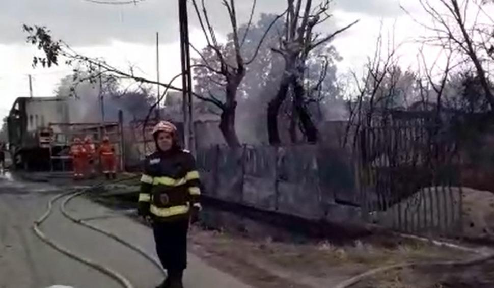 Incendiu la un centru de încărcare butelii din Fântânele, Prahova. Un tânăr de 17 ani a ajuns la spital cu arsuri pe 92% din corp  718490