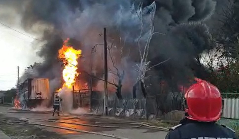 Incendiu la un centru de încărcare butelii din Fântânele, Prahova. Un tânăr de 17 ani a ajuns la spital cu arsuri pe 92% din corp 