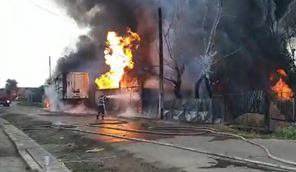 Incendiu la un centru de încărcare butelii din Fântânele, Prahova. Un tânăr de 17 ani a ajuns la spital cu arsuri pe 92% din corp  718499