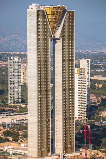 Cea mai înaltă clădire din Uniunea Europeană este gata, după 17 ani de eșecuri, iar acum, stârnește controverse 718584