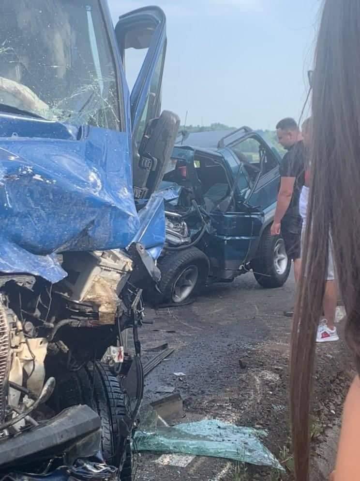 Accident cumplit cu trei maşini la Baia Sprie. O tânără de 19 ani a rămas încarcerată 718777