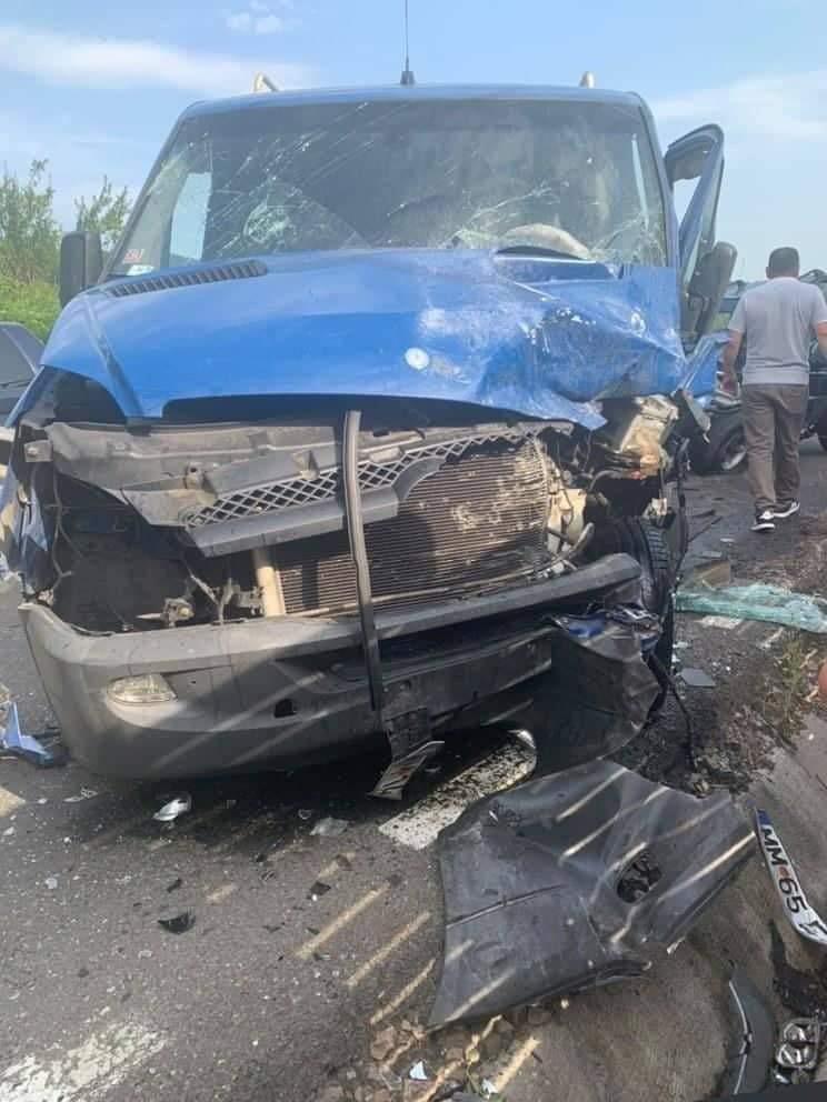 Accident cumplit cu trei maşini la Baia Sprie. O tânără de 19 ani a rămas încarcerată 718778