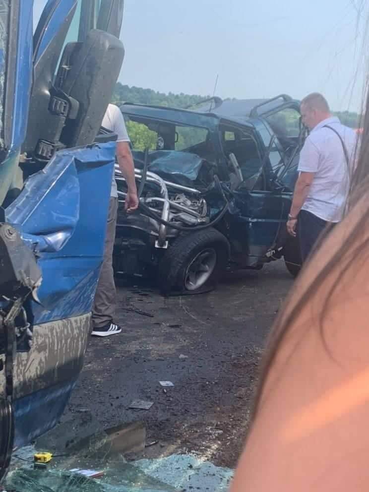 Accident cumplit cu trei maşini la Baia Sprie. O tânără de 19 ani a rămas încarcerată 718779