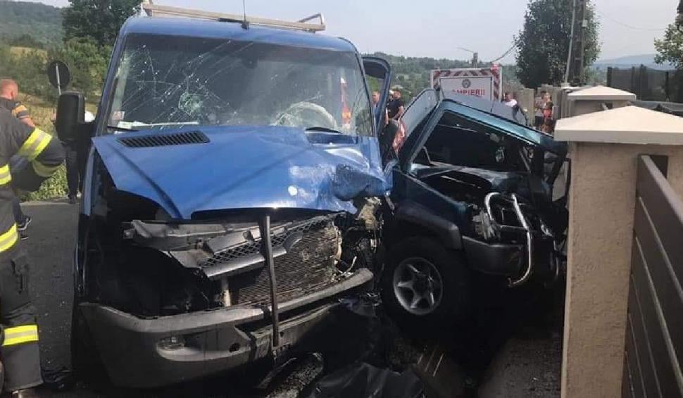 Accident cumplit cu trei maşini la Baia Sprie. O tânără de 19 ani a rămas încarcerată 718782