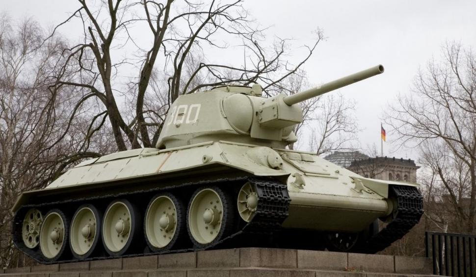 Bătrânel de 84 de ani, prins că ținea acasă rachete, torpile şi un tanc din Al Doilea Război Mondial, în Germania 718956