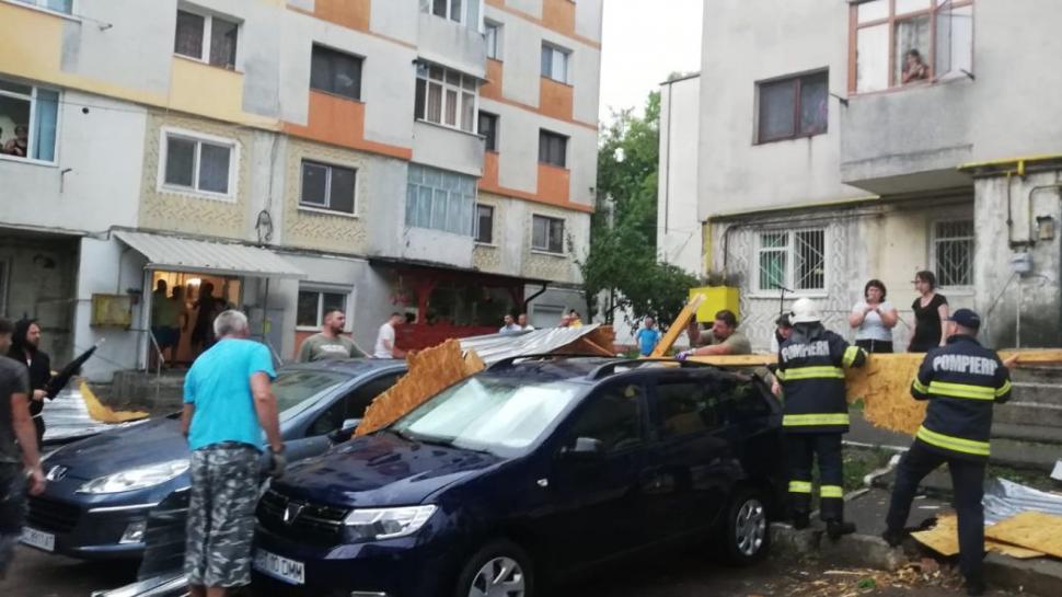 Eoliană luată de vânt în Botoșani, în urma unei vijelii. Imagini cu dezastrul provocat de furtuna puternică 719166