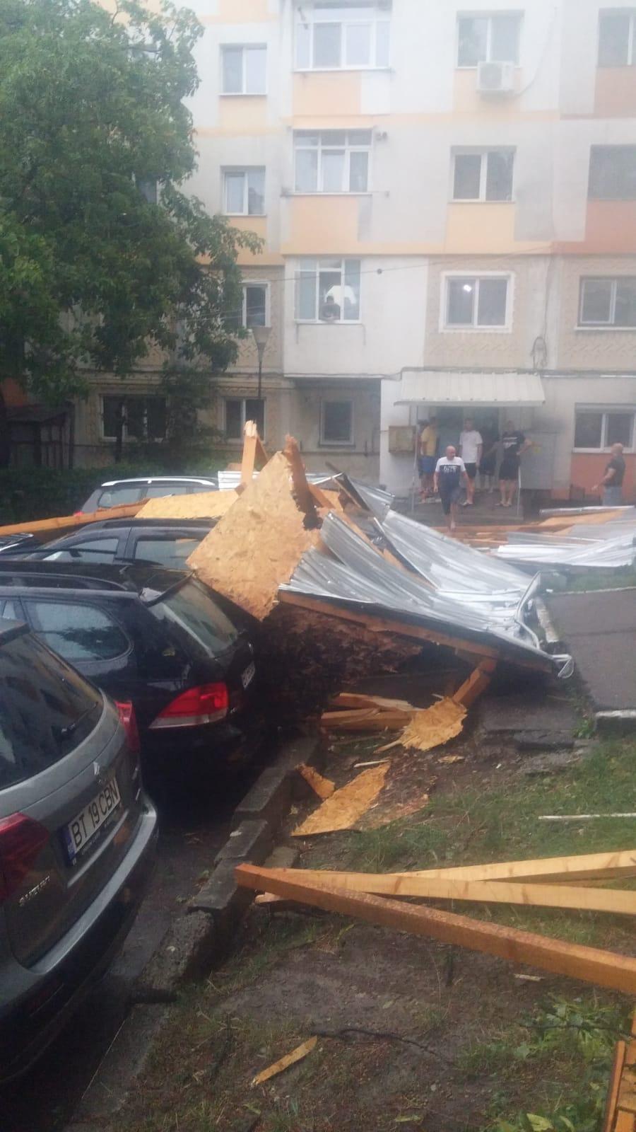 Eoliană luată de vânt în Botoșani, în urma unei vijelii. Imagini cu dezastrul provocat de furtuna puternică 719168