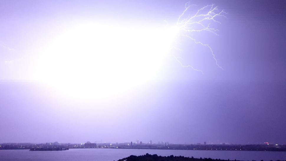 Furtună puternică în Bucureşti și împrejurimi! Rafale de peste 75 km/h și copaci căzuți. Rețeaua electrică, afectată 719186