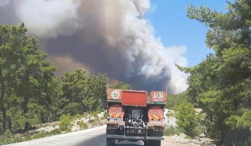 Sudul Turciei este în flăcări. Incendiile nemiloase  au ajuns la 75 de kilometri de stațiunea Antalya 719161