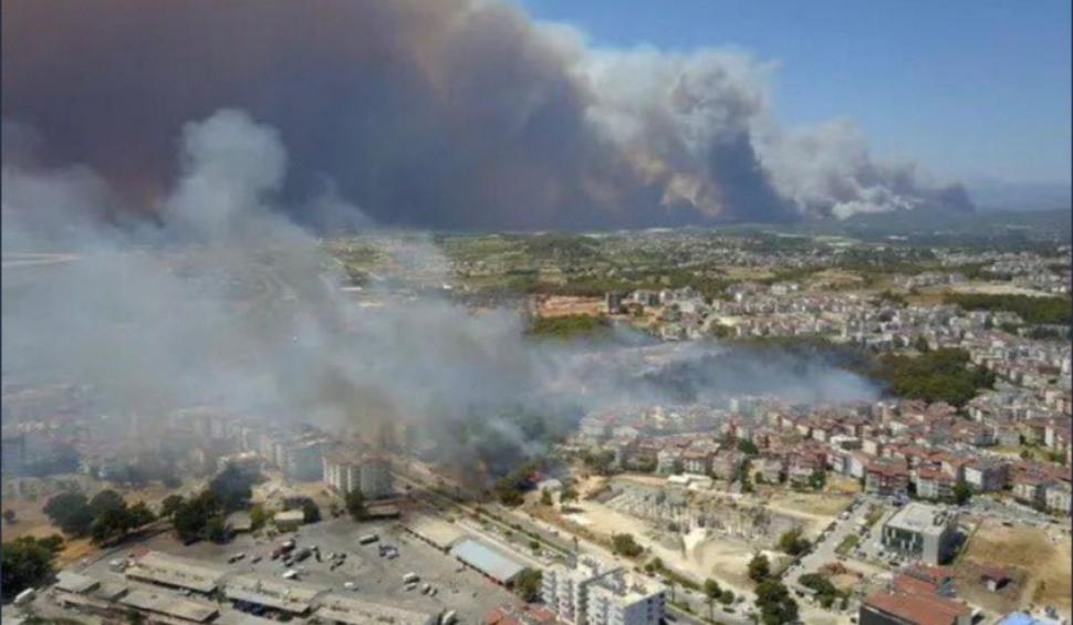 Sudul Turciei este în flăcări. Incendiile nemiloase  au ajuns la 75 de kilometri de stațiunea Antalya 719162