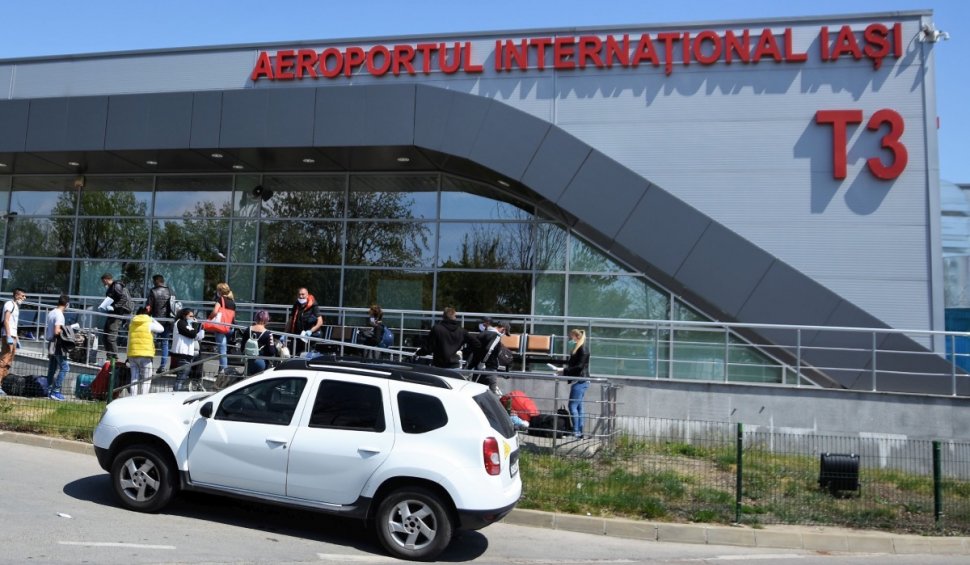 12 români întorși din Marea Britanie, prinşi pe Aeroportul Internaţional Iaşi cu certificate COVID-19 false