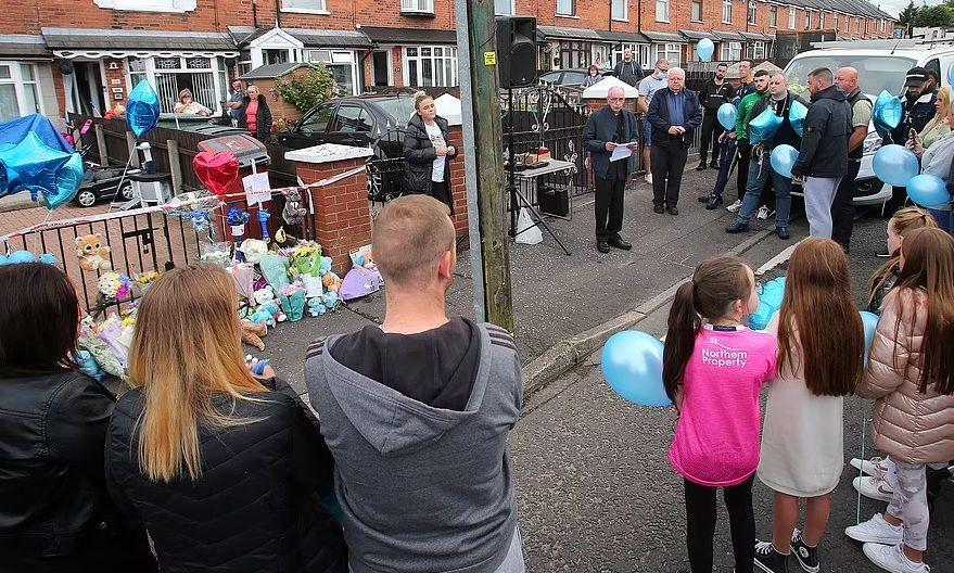 Raluca, o româncă din Belfast, și-a ucis cu un cuțit fiul în vârstă de 8 luni și și-a rănit grav fiica de doi ani 719409