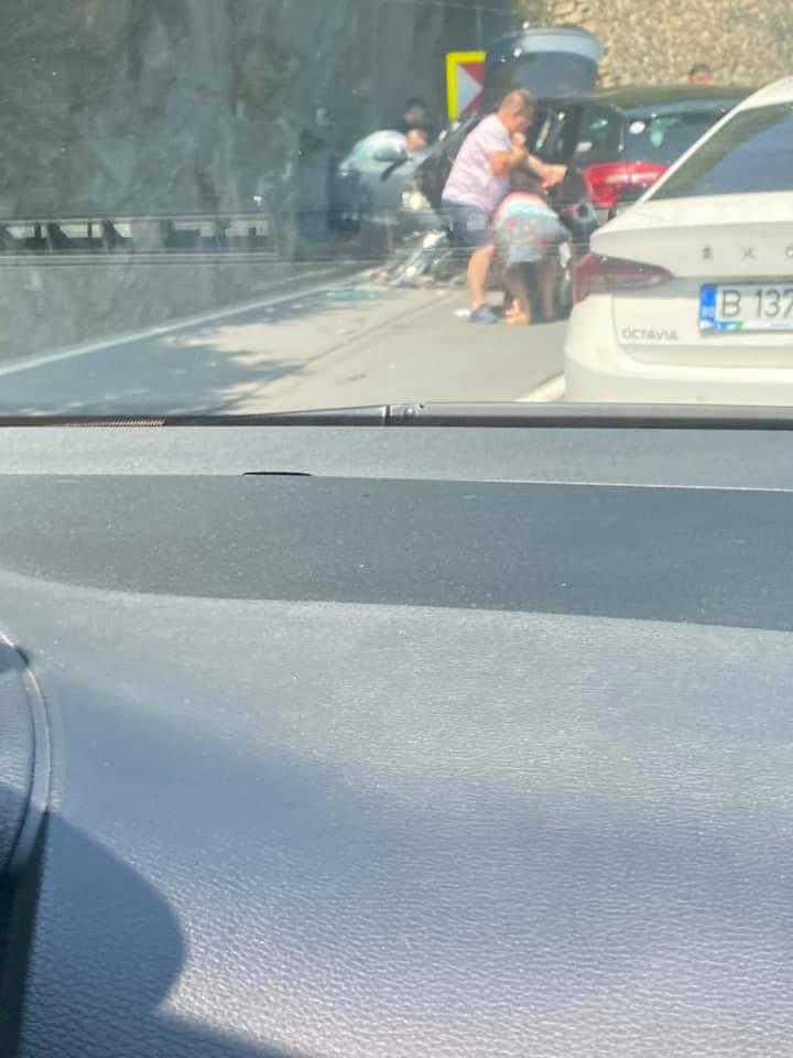 Accident cu 4 mașini, la limita dintre județele Sibiu și Vâlcea. Un şofer a intrat cu maşina pe cotrasens. Traficul este blocat 719654