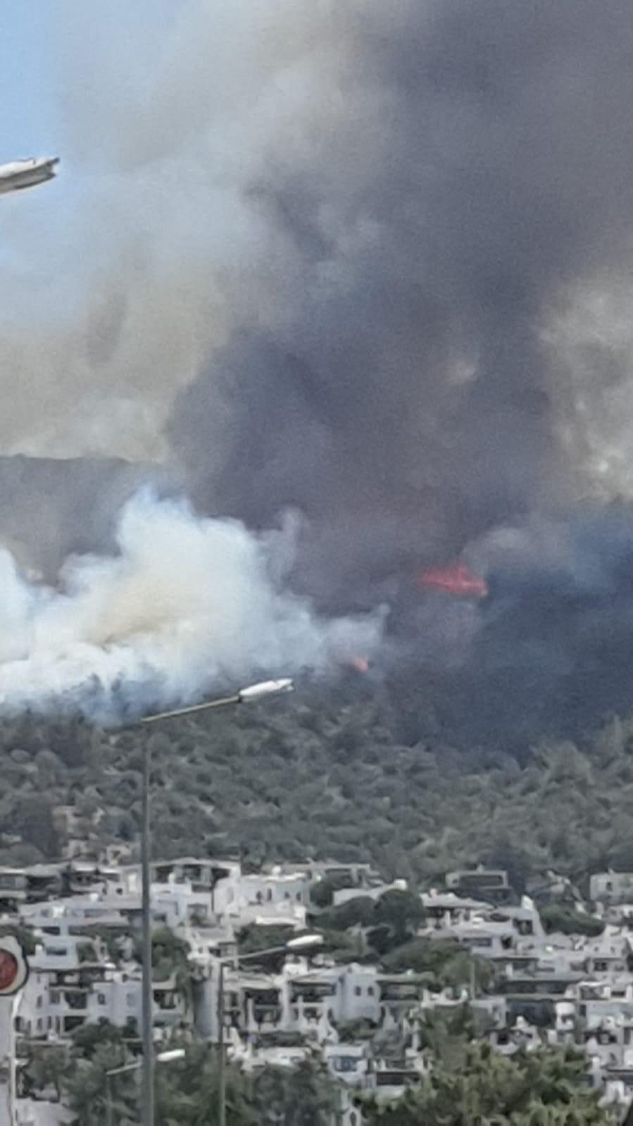  Imagini apocaliptice după incendiile masive la Bodrum, în Turcia, unde turiștii au fost evacuați de Garda de Coastă 719619