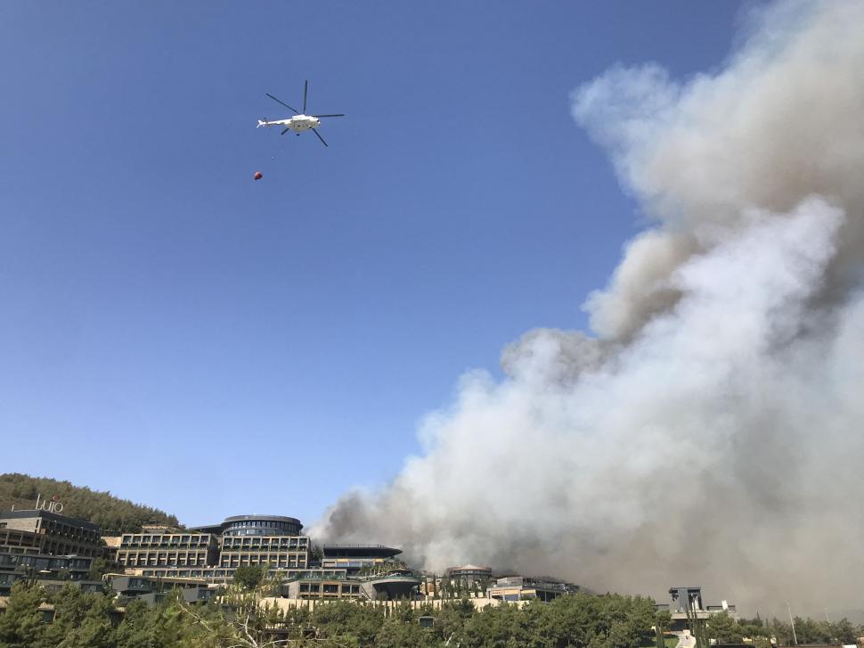  Imagini apocaliptice după incendiile masive la Bodrum, în Turcia, unde turiștii au fost evacuați de Garda de Coastă 719622