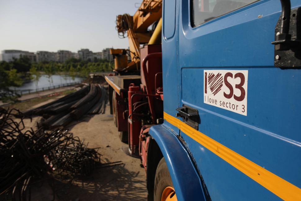 Mai mulți muncitori, prinși sub un mal de pământ lângă Biblioteca Națională din București. Doi bărbați au decedat 719850