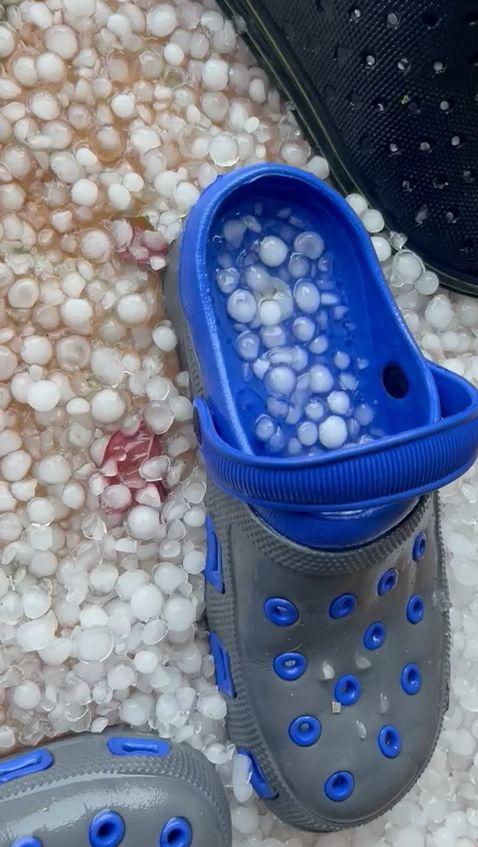 Furtună puternică cu grindină, la Timişoara. Curţile oamenilor, acoperite de o pătură de gheaţă 719715