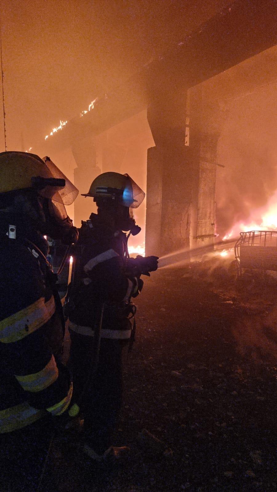 Incendiu la o hală de producţie de polistiren din Dâmboviţa. A fost emis mesaj Ro-Alert, sunt degajări mari de fum 719707