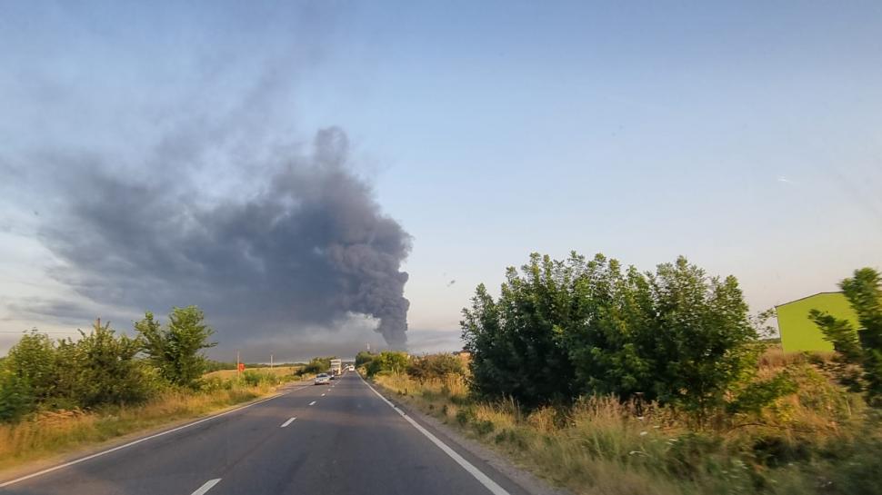 Incendiu la o hală de producţie de polistiren din Dâmboviţa. A fost emis mesaj Ro-Alert, sunt degajări mari de fum 719708