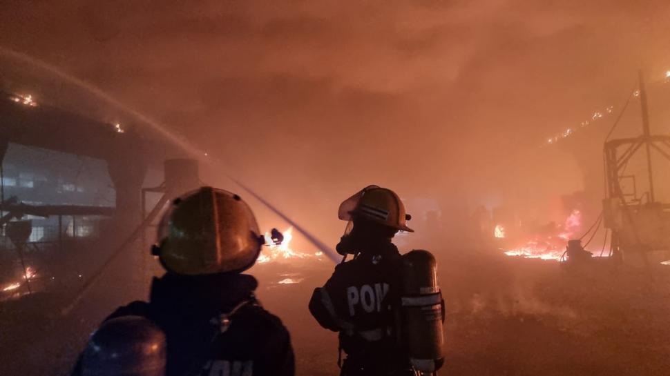 Incendiu la o hală de producţie de polistiren din Dâmboviţa. A fost emis mesaj Ro-Alert, sunt degajări mari de fum 719709