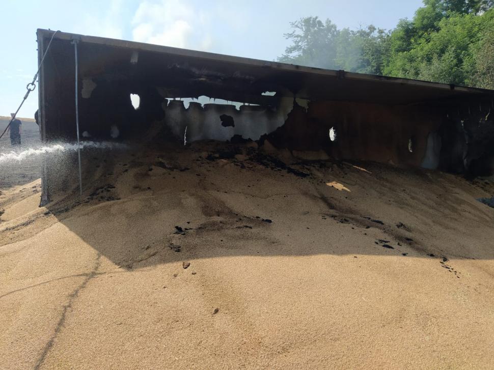 Incendiu devastator la Bunești. Peste 35 de hectare de grâu și miriște au fost mistuite de foc 719837