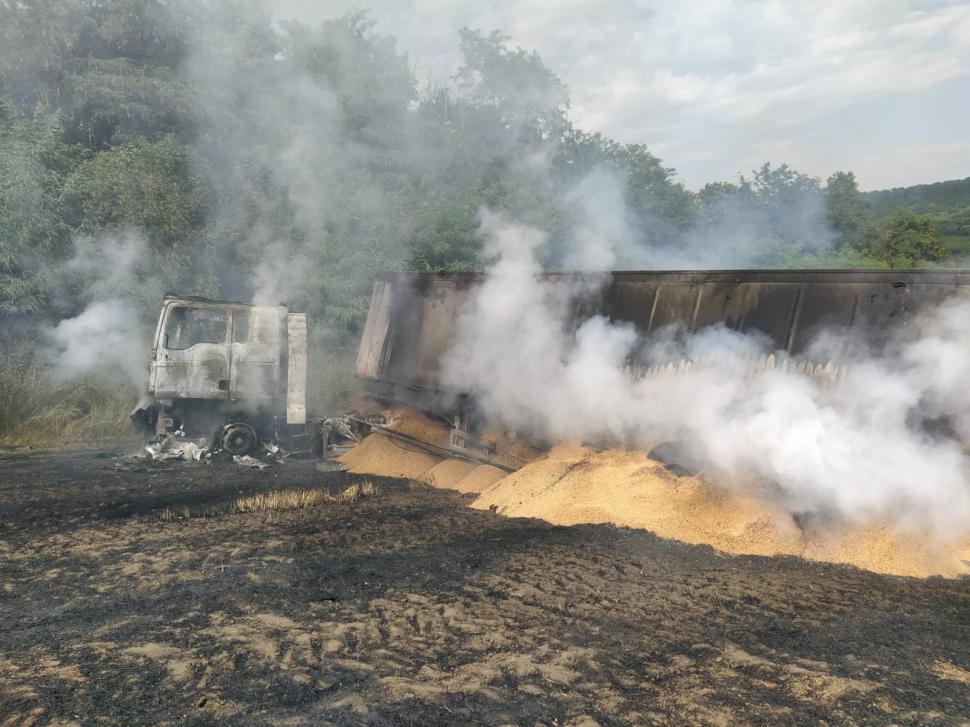 Incendiu devastator la Bunești. Peste 35 de hectare de grâu și miriște au fost mistuite de foc 719838