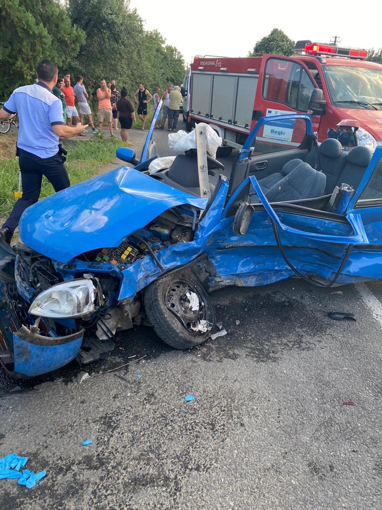 Accident cumplit la Cuvin, Arad. O femeie a murit şi un copil a fost rănit 720083