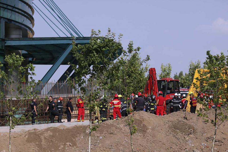 Anchetă şi dosar penal în cazul muncitorilor îngropaţi de vii lângă Biblioteca Națională din București 719915