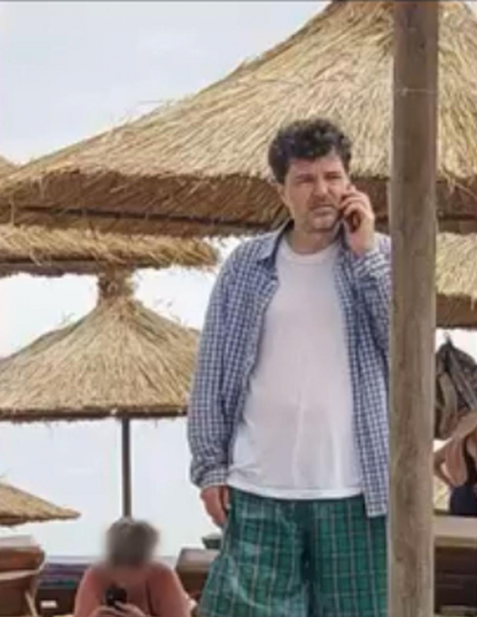 Nicușor Dan, surprins la plajă. Primarul a fost fotografiat în vacanță 720007