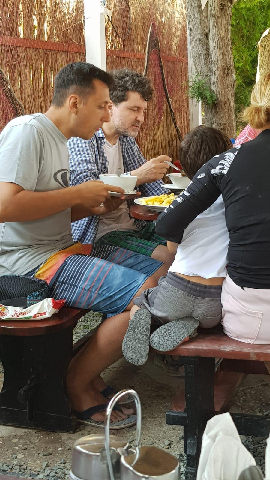 Nicușor Dan, surprins la plajă. Primarul a fost fotografiat în vacanță 720008