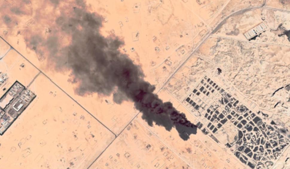 A luat foc cel mai mare depozit de anvelope uzate din lume. Incendiul, vizibil din satelit 720307