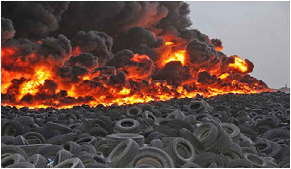 A luat foc cel mai mare depozit de anvelope uzate din lume. Incendiul, vizibil din satelit 720356