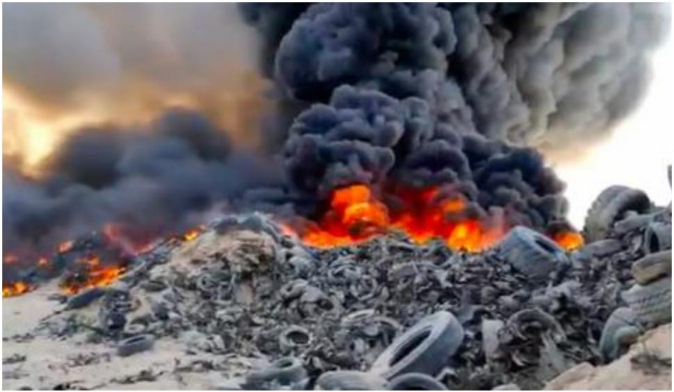 A luat foc cel mai mare depozit de anvelope uzate din lume. Incendiul, vizibil din satelit 720359